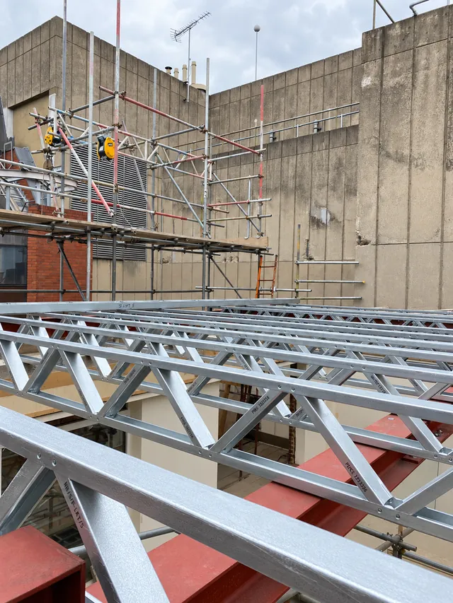 Galvaniz hafif çelik makas ve çelik kiriş detayı